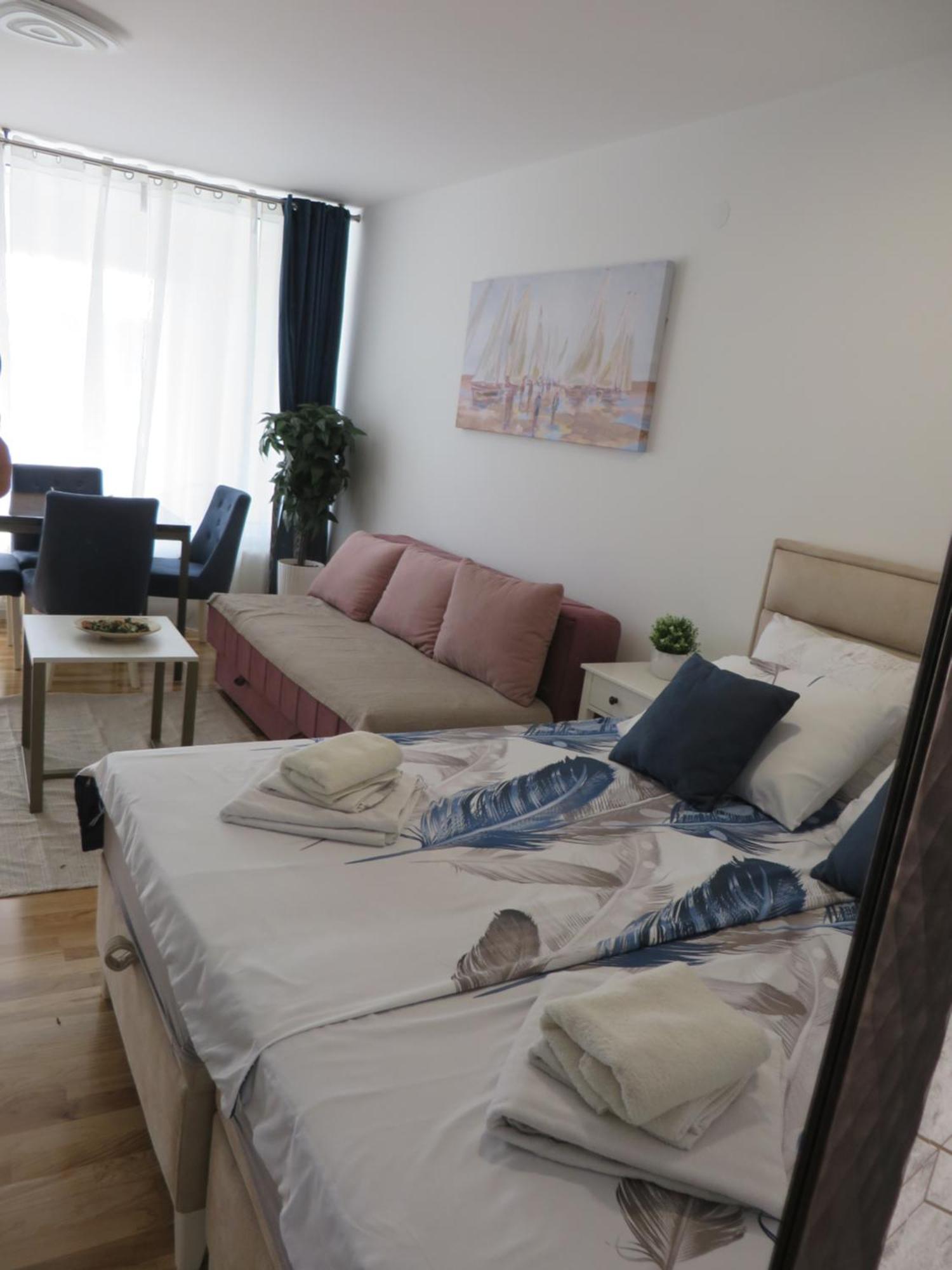 Lux Apartment 10 Center, Free Parking Ni Dış mekan fotoğraf
